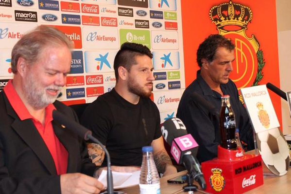 Carlos Acuña, en su presentación con el Mallorca. Twitter