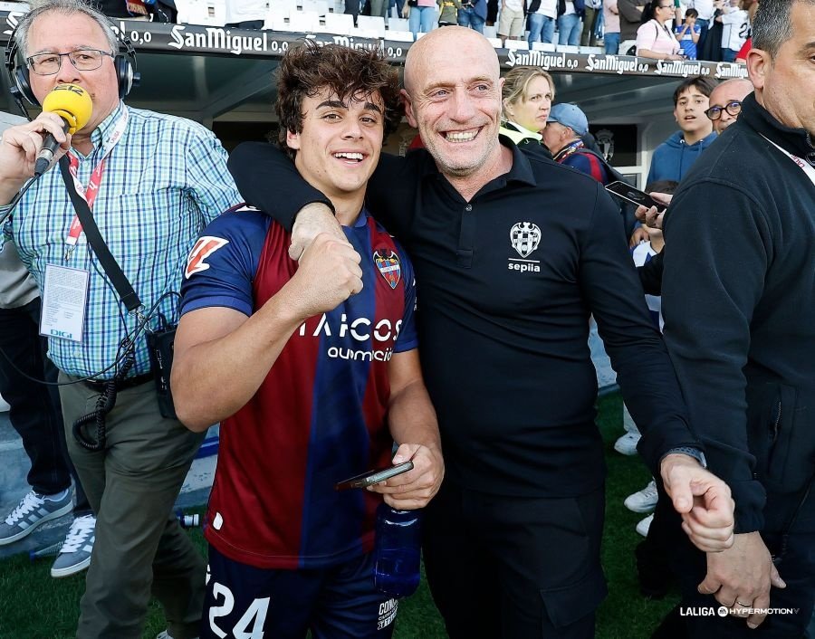 Calero logró el ascenso en Burgos, donde debutó en Segunda. LaLiga