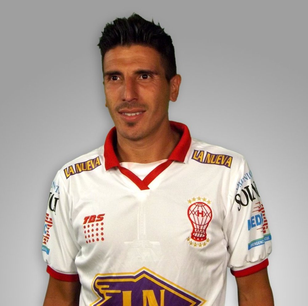 Carlos Arano, nuevo jugador del Barracas Central, cuando militaba en el Huracán. Twitter