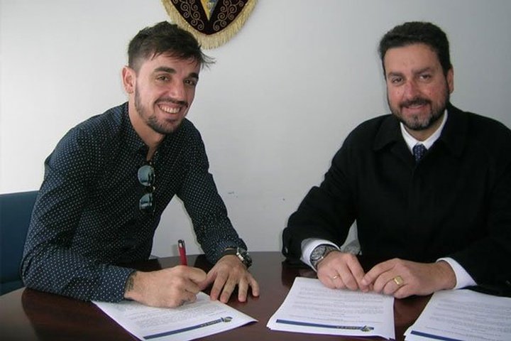 Carlos Calvo firma con el Cádiz
