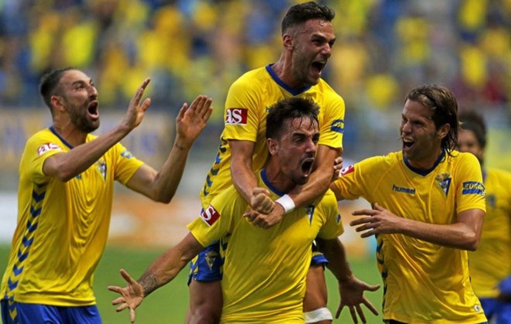 El conjunto gaditano evita la salida de dos jugadores. CádizCF