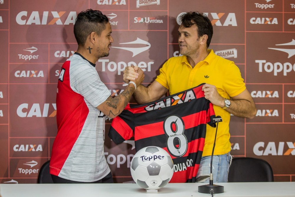 Carlos Eduardo ha sido presentado como nuevo jugador de Vitória de Bahia. ECVitoria
