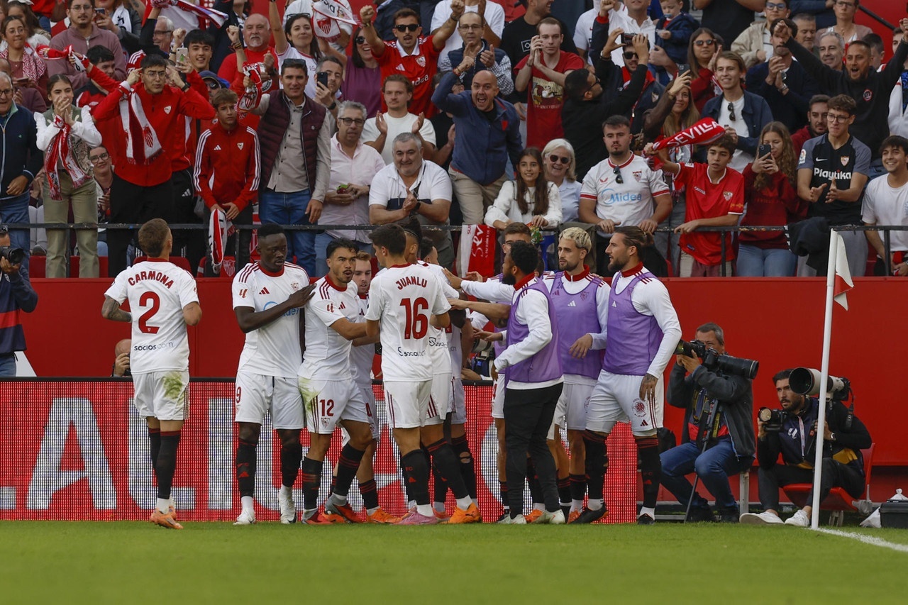 El Sevilla espanta sus males antes del parón