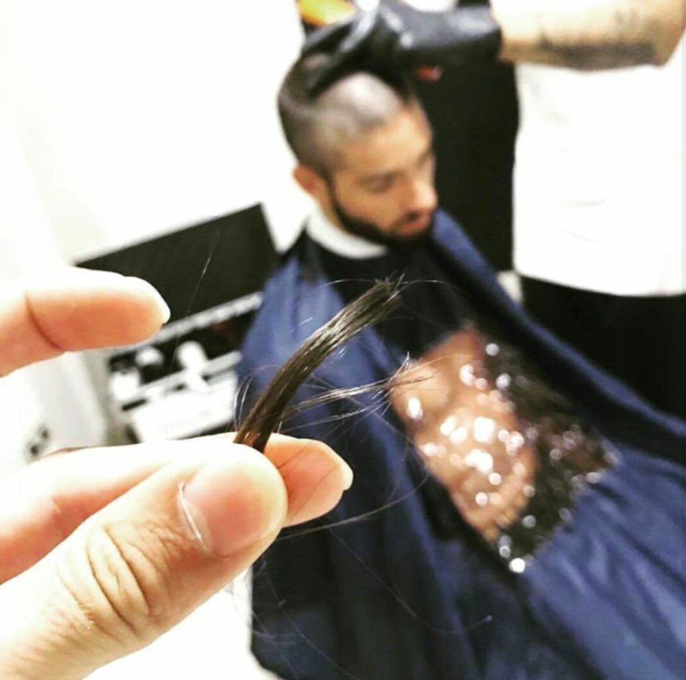 Carrasco tuvo que cumplir una apuesta y raparse. Instagram