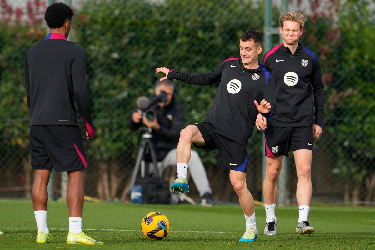 casado de jong y balde en el entrenamiento previo al mallorca barcelona efe alejandro garcia