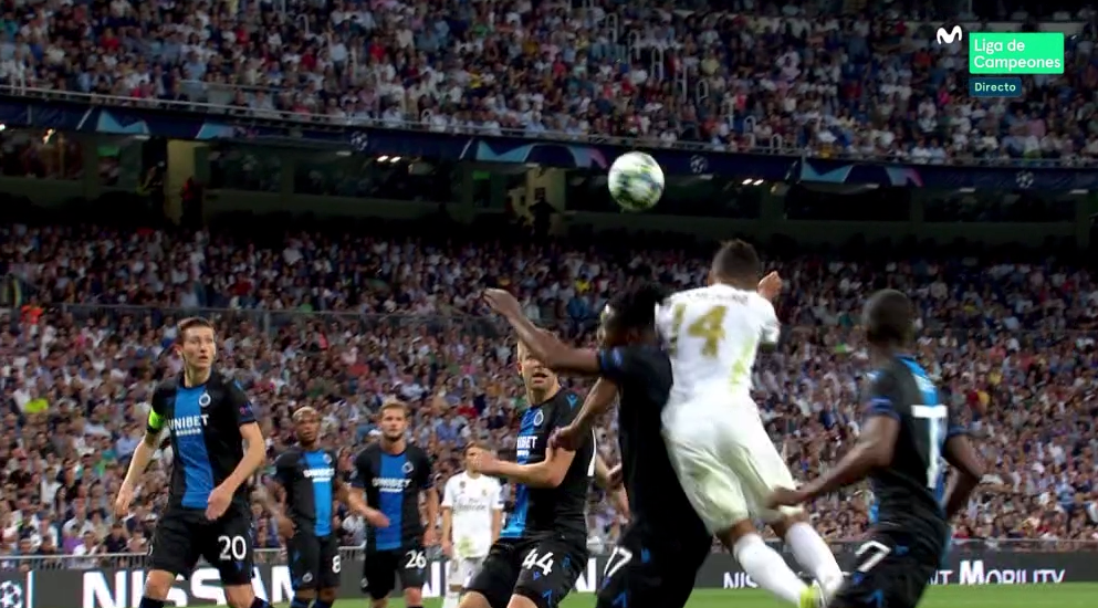 Casemiro empató e hizo soñar al Bernabéu con un cabezazo medido