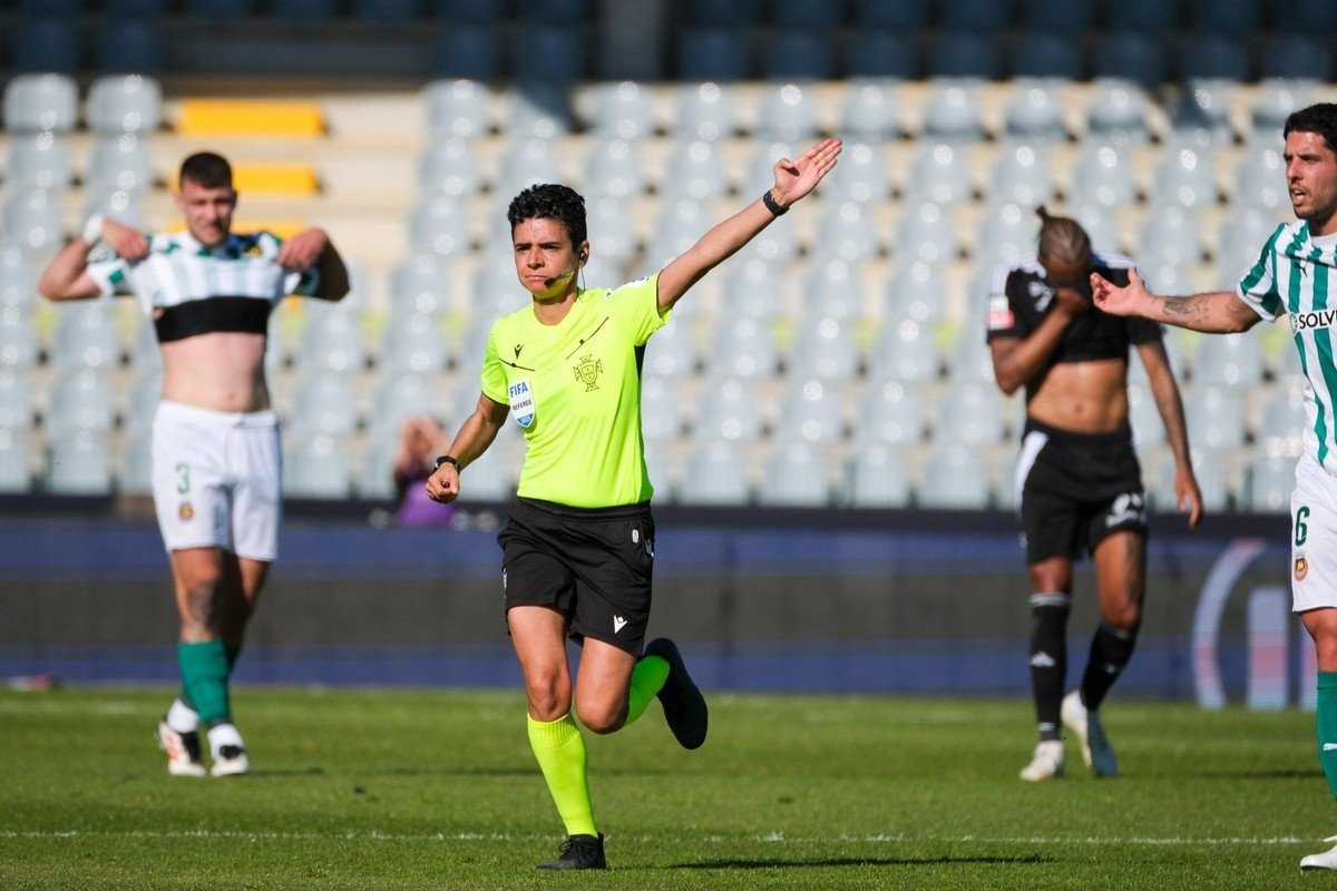Catarina Campos se convirtió en la primera mujer en arbitrar un partido de la Liga Portuguesa. Fue este sábado, en el Casa Pia-Rio Ave.
