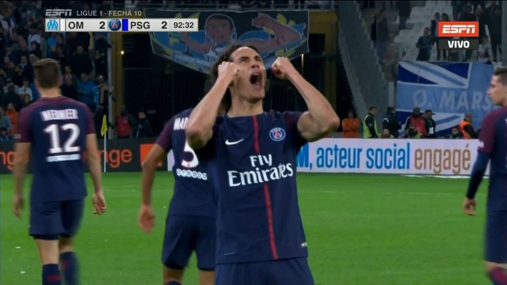 Cavani celebrates scoring the equaliser. Captura/ESPN