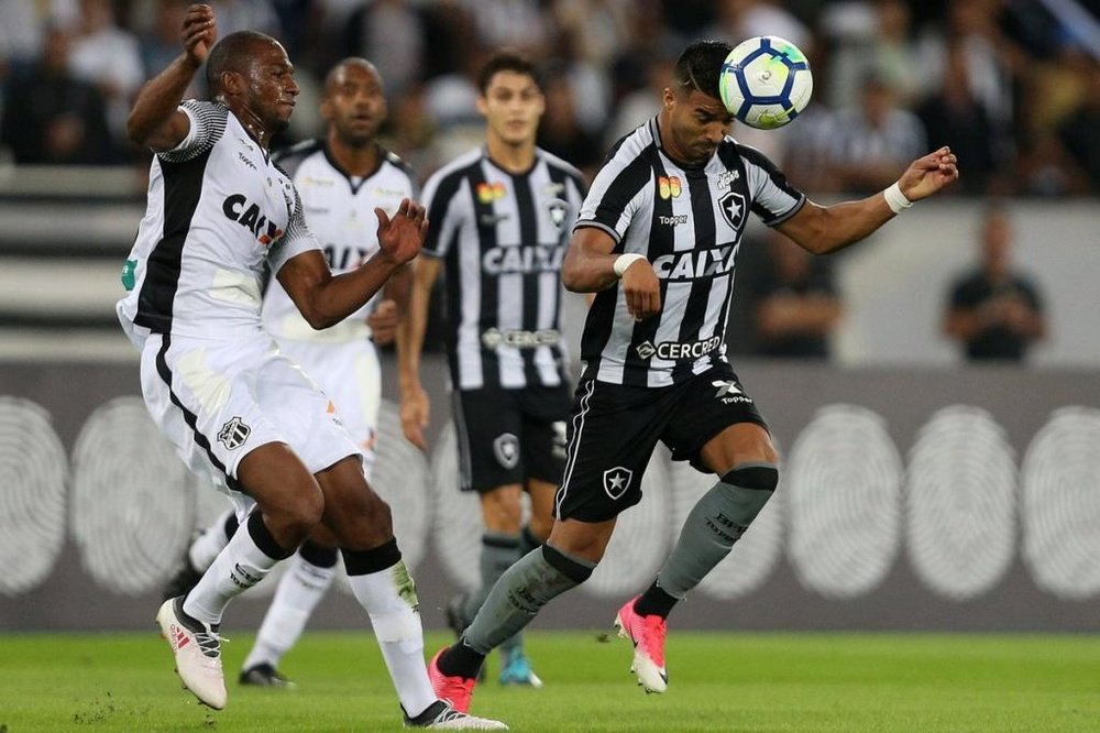 Palmeiras y Ceará, primeros líderes del Brasileirao. Twitter/Botafogo