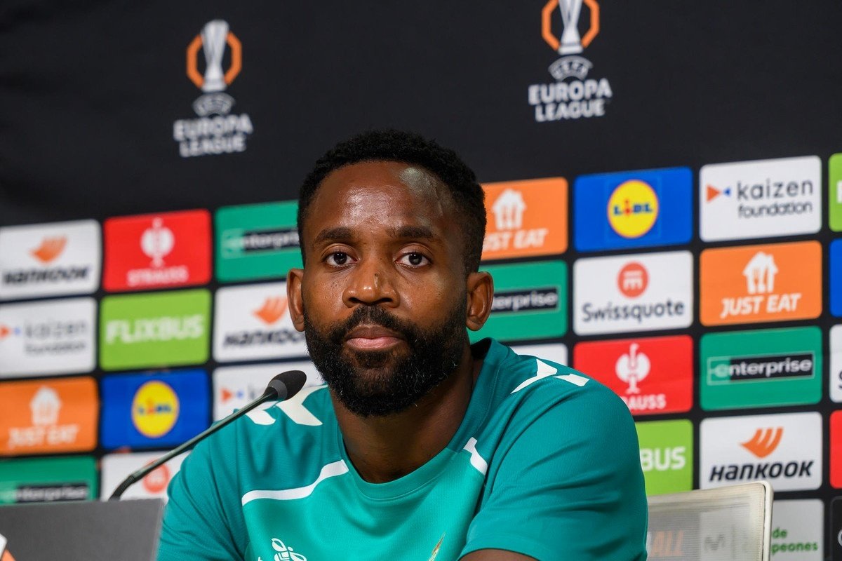 Bakambu delighted to make European history with Betis