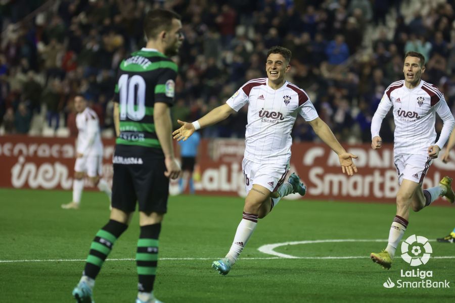 Una genialidad de Alcedo invita a soñar al Albacete