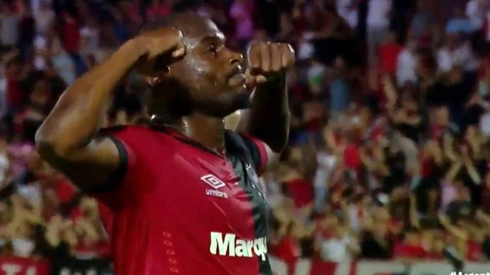 Luis Leal a imité la célébration de l'attaquant de Flamengo. Capture/TNTSports