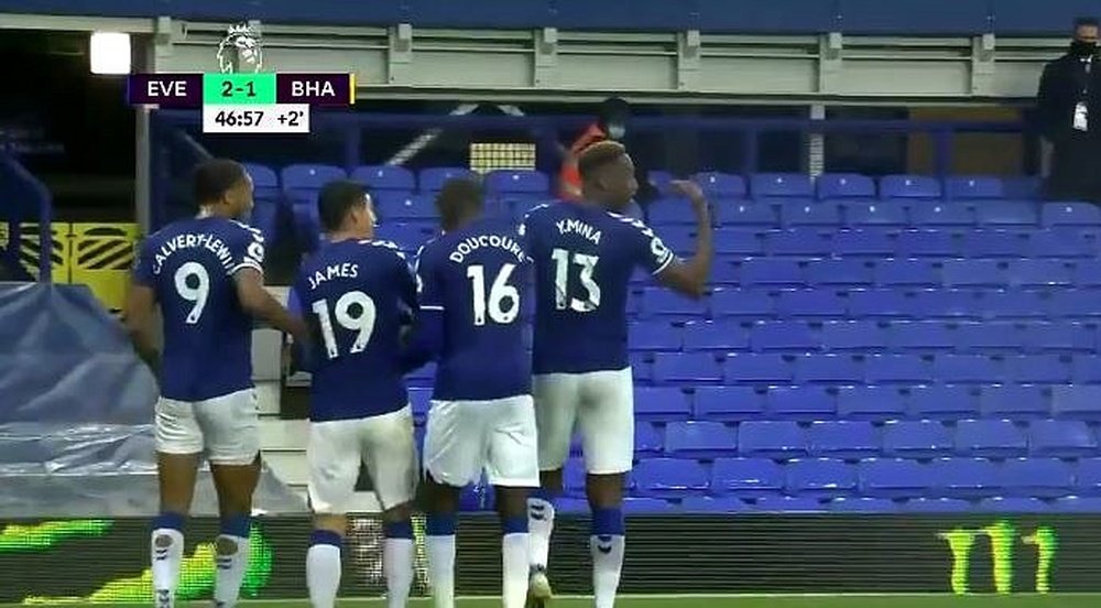Two Colombians combined at Goodison Park. Captura/DAZN