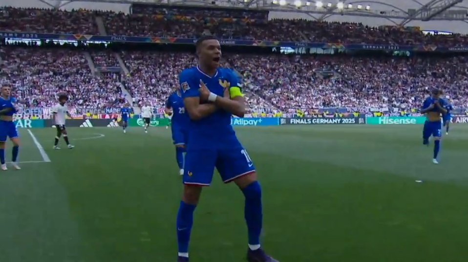 Mbappé marcó su gol 50 con Francia. Captura/La1