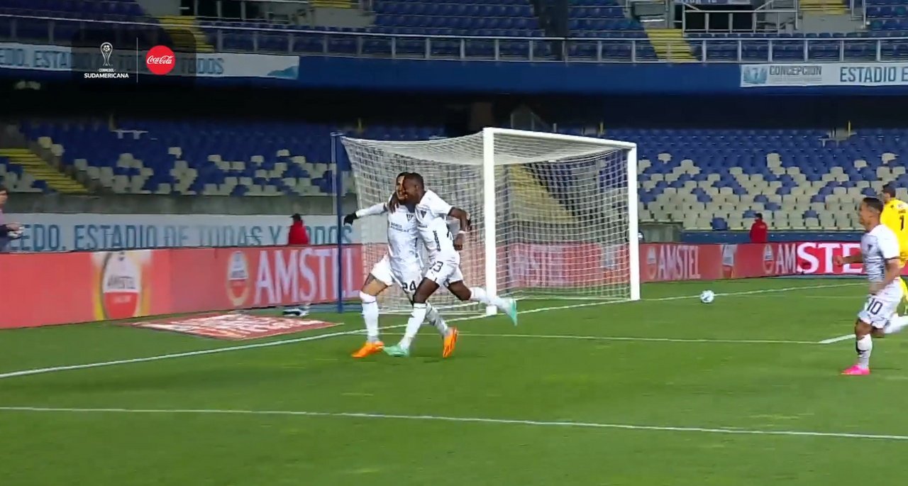 Primer día, primer gol: Paolo Guerrero es un depredador. Captura/Libertadores