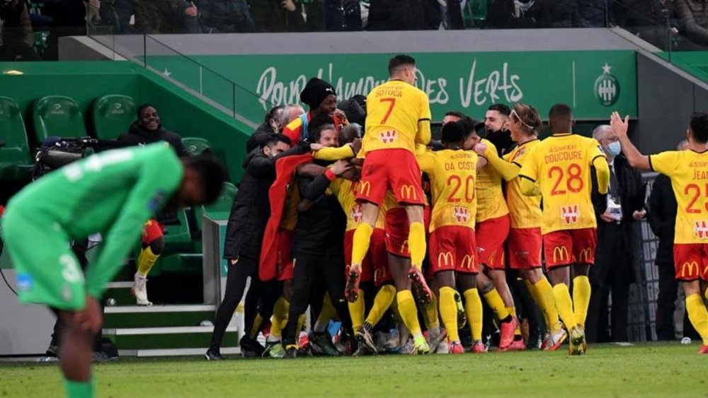 Victoria a domicilio del Lens ante el Saint-Étienne. AFP