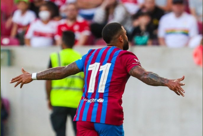 Depay opened the score against Stuttgart with a masterpiece. Screenshot/Twitter