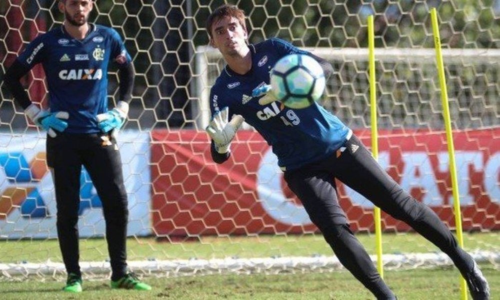 Flamengo empresta o goleiro César ao Atlético-GO. Flamengo/GilvandeSouza