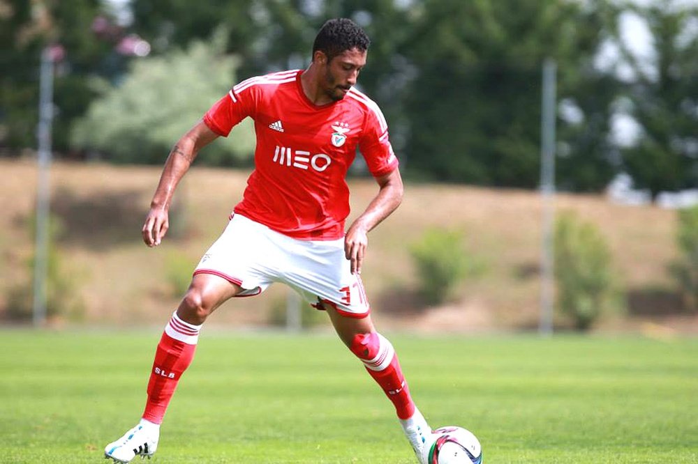 Cesar Martins deja el Benfica y jugará cedido por una temporada en el Nacional. GloboEsporte