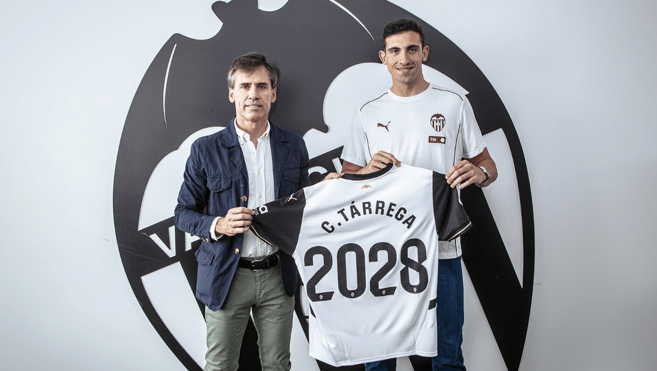 César Tarrega renueva con el Valencia tras ascender al Valladolid