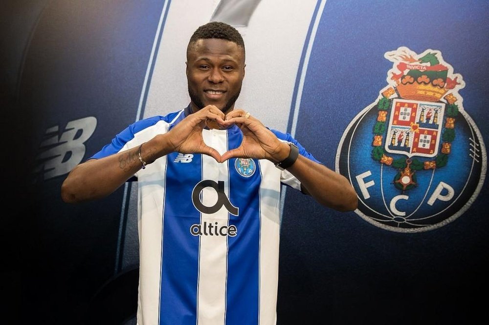 Mbemba has moved to Portugal. Twitter/FCPorto