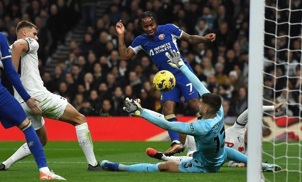 El Chelsea venció por 1-4 al Tottenham. EFE
