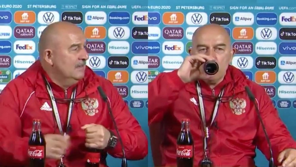 Cherchesov chambre Ronaldo... en buvant du Coca. Capturas/OptusSport