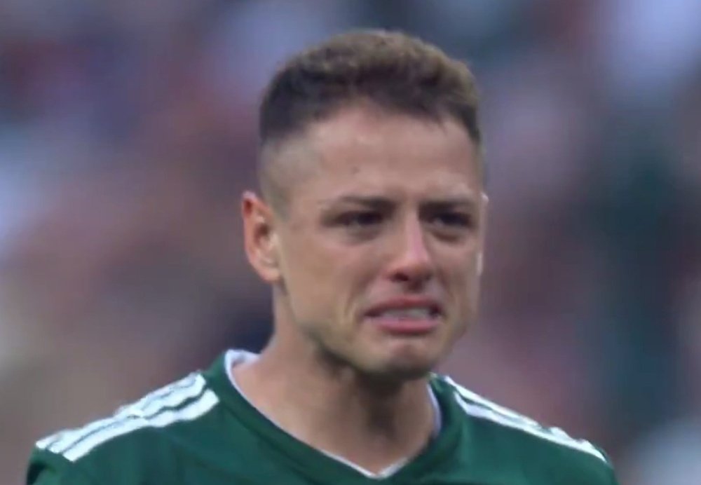 Chicharito lloró al final del partido ante Alemania. Captura