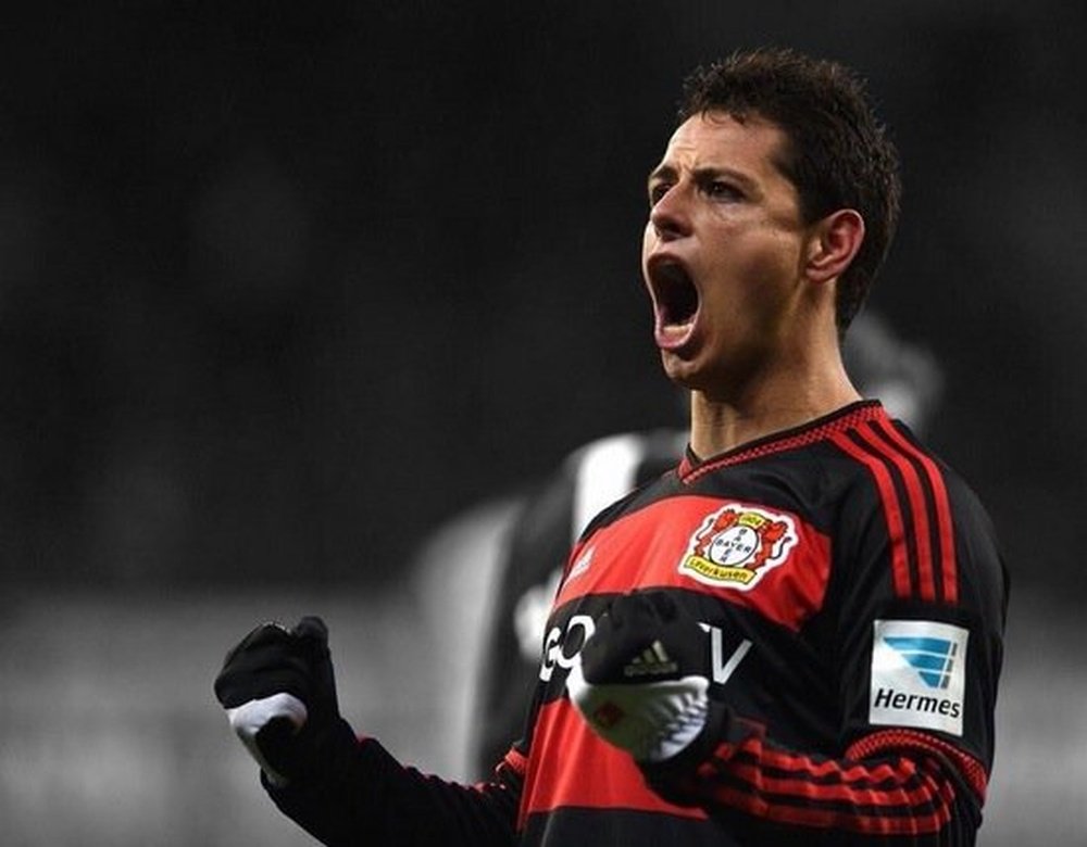 Chicharito celebra un tanto con el Bayer Leverkusen. Twitter