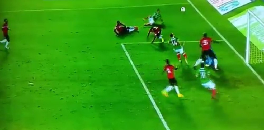 Chicharito marcó el segundo gol de México. Twitter/Cinco