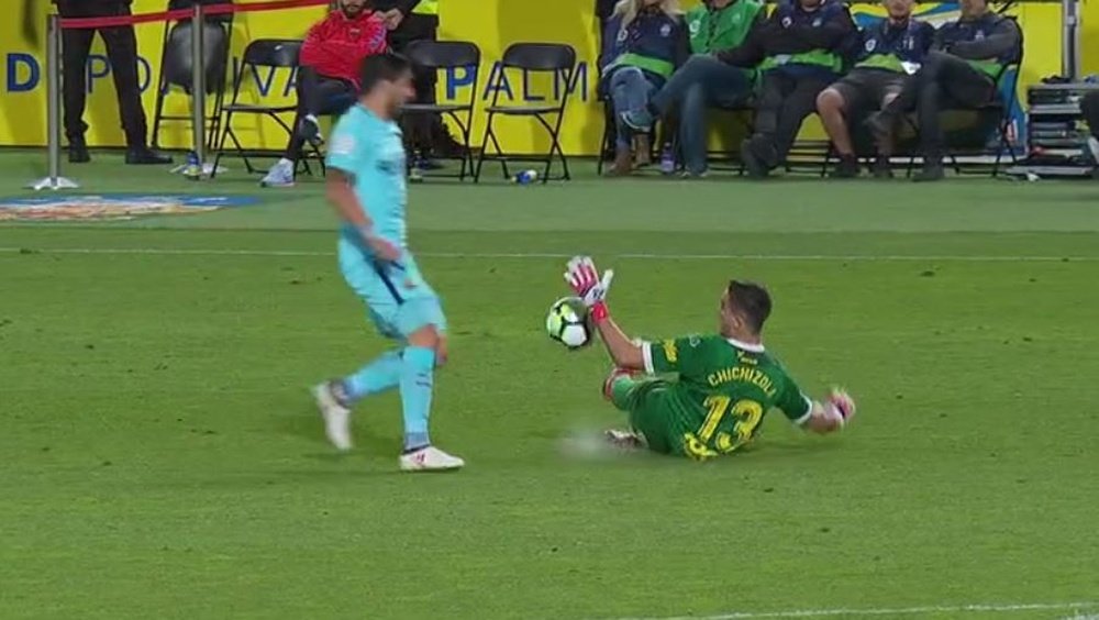 Mateu no vio mano de Chichizola. Twitter/ElChiringuitoTV