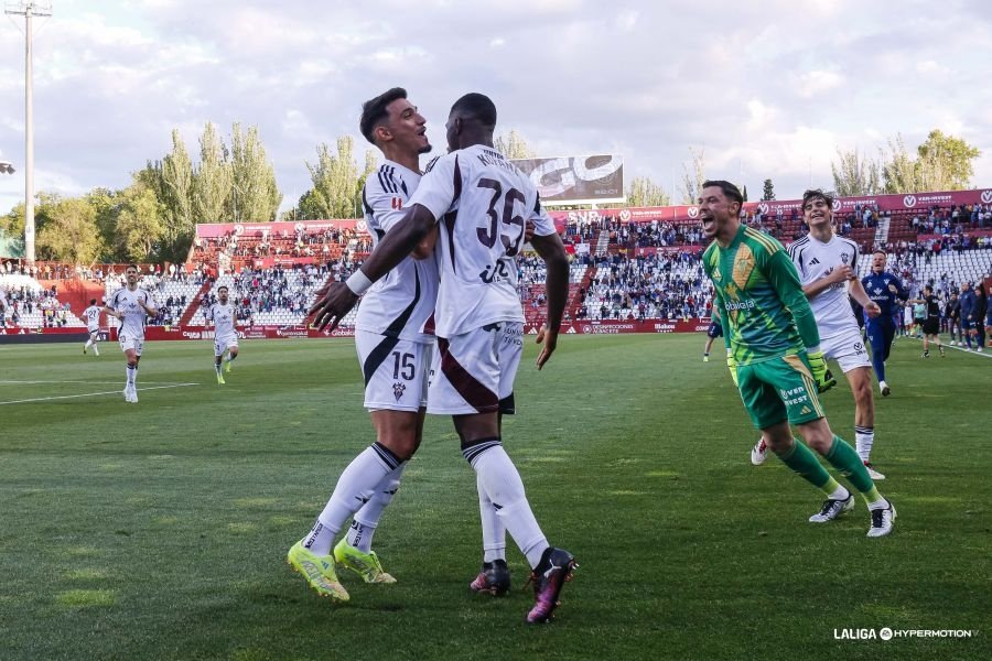 Christian Kofane armó la locura en el Carlos Belmonte. LaLiga