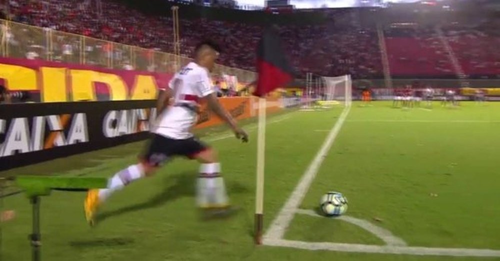 Christian Cueva's sensational strike in Brazil. Twitter