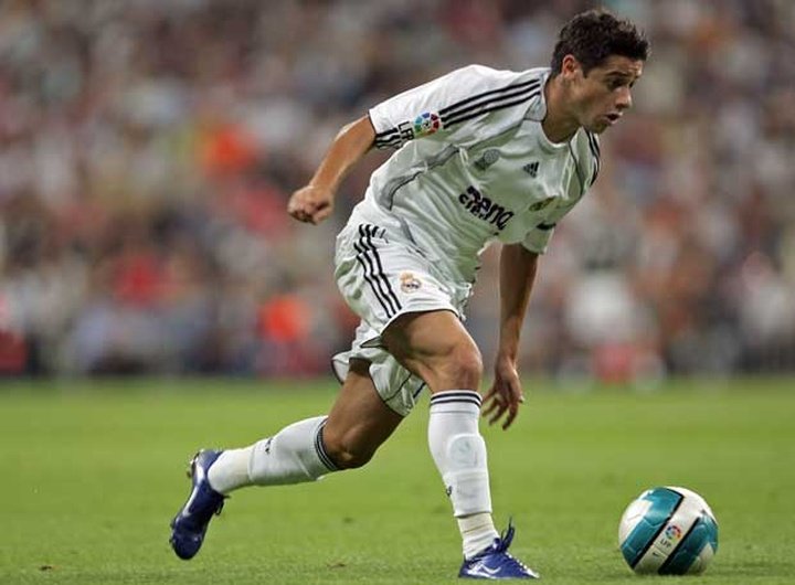 OFICIAL: Ex-Real Madrid Cicinho anuncia aposentadoria