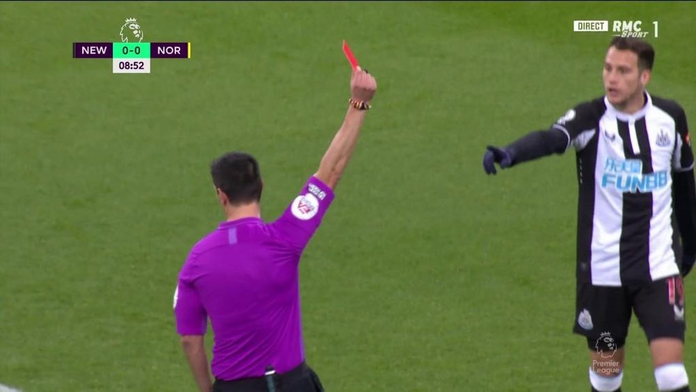 El Newcastle más pobre: ¡se quedó con 10 a los 9 minutos! Captura/RMCSport1