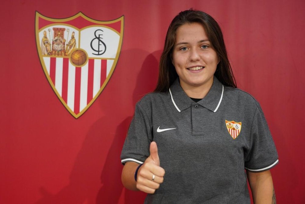 Claudia Pina llega al Sevilla en calidad de cedida. SevillaFCFem