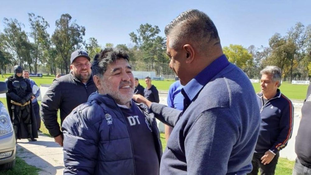 Tapia visitó a Maradona antes de la jornada. EFE