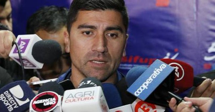Pizarro la lía en Chile: 