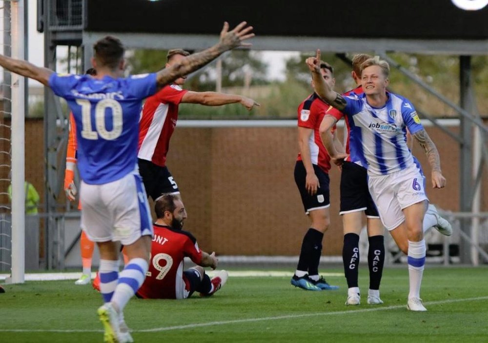 Terceira e quarta divisões da Inglaterra vão encurtar a reta final da temporada. Twitter/Crewealexfc