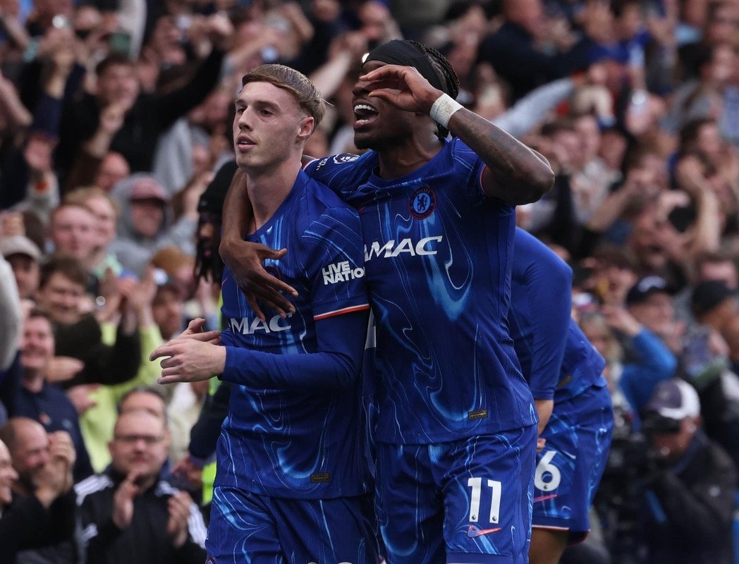 Madueke was full of praise for Cole Palmer. EFE