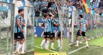 O atacante hispano-brasileiro teve uma grande estreia no time de Porto Alegre, semelhante à que Luis Suárez viveu há um ano atrás. O Grêmio venceu os 4 jogos em que o veterano atacante jogou, todos com pelo menos um gol dele.