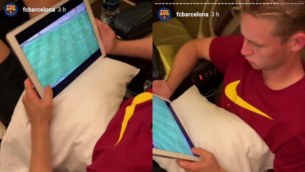 De Jong regarde les vidéos de son match pour s'améliorer. FCBarcelona