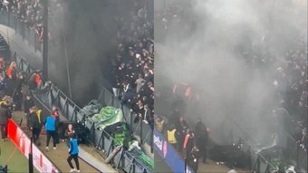 La final de la Copa de los Países Bajos entre el Feyenoord y NEC Nimega tuvo que detenerse durante varios minutos por culpa de un incendio. Una bengala provocó que se quemase una pancarta que estaba a pie de campo y los bomberos tuvieron que entrar en acción.