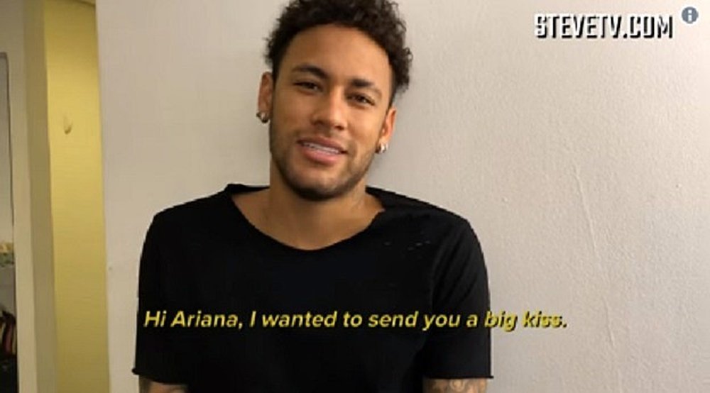Neymar a conseillé une jeune joueuse. Capture/SteveTV