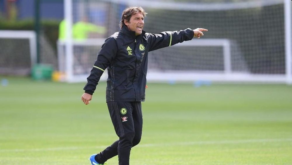 Antonio Conte tiene claro quienes deben salir del Chelsea. ChelseaFC