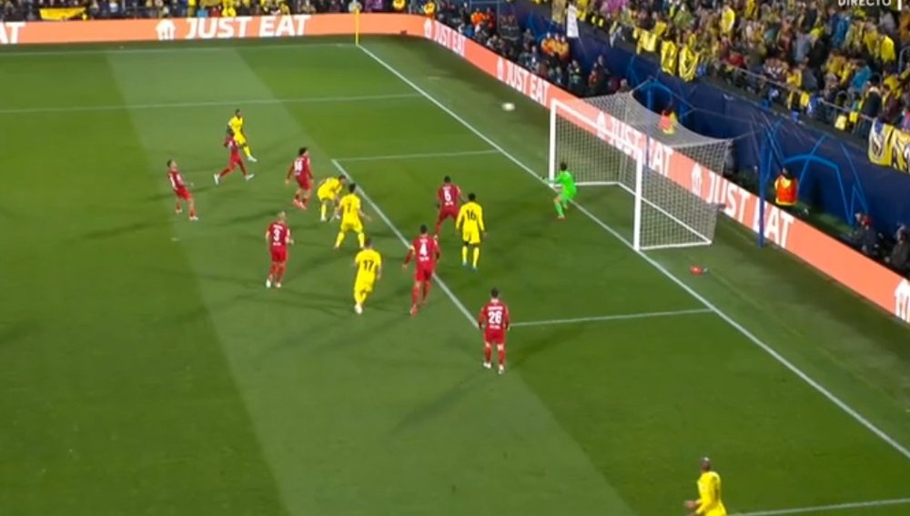 Villarreal got a 2-0 lead at half-time against Liverpool. Screenshot/MovistarLigadeCampeones