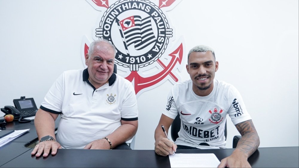 Corinthians anuncia a contratação do lateral-direito Matheuzinho. @Corinthians/Rodrigo Coca