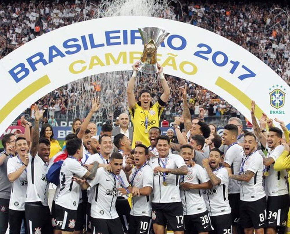 Corinthians levantó el título tras acabar el partido ante Atlético Mineiro. Corinthians