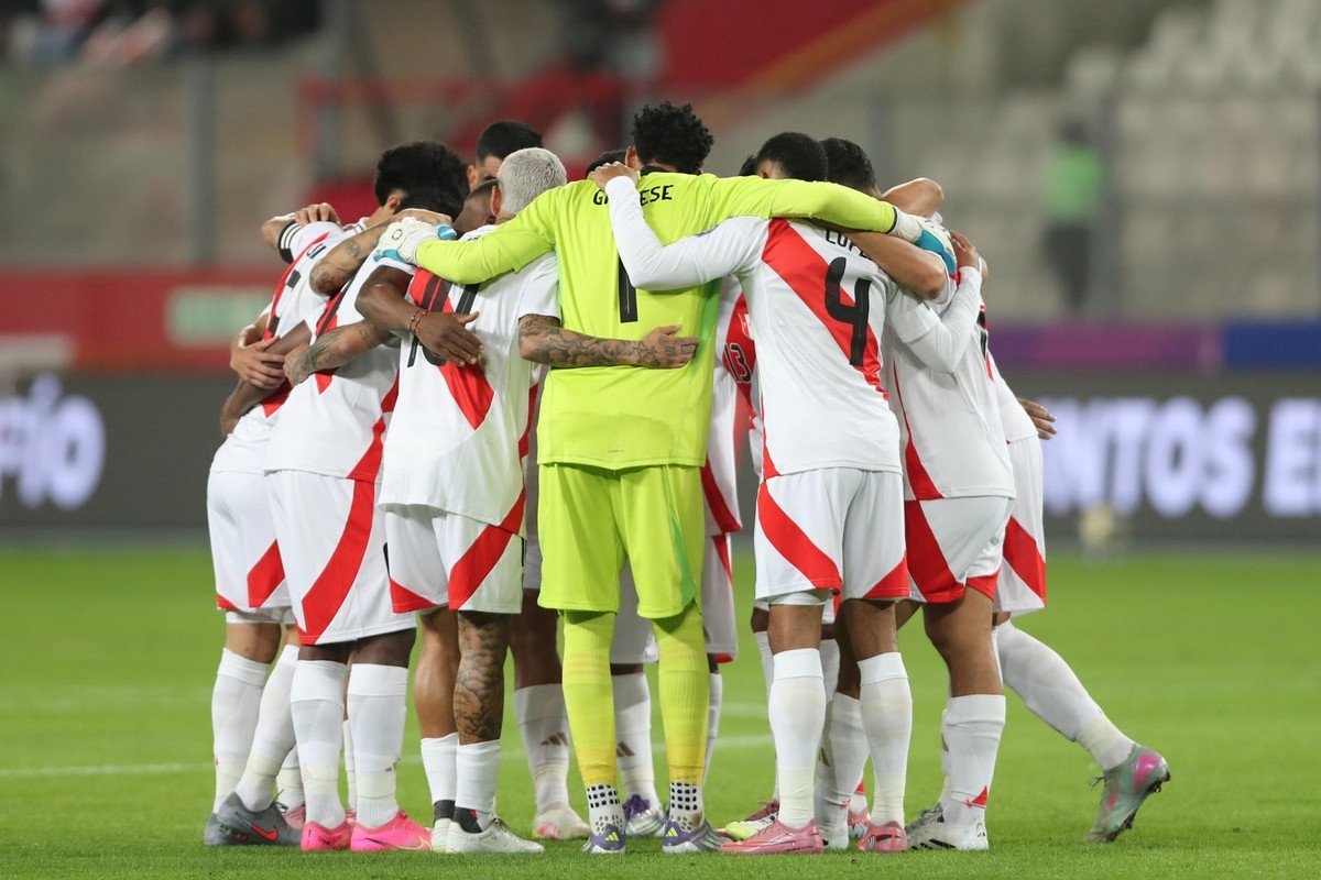 La odisea de Perú: un vuelo cancelado, partidos al borde de la suspensión y una paliza de 72 horas