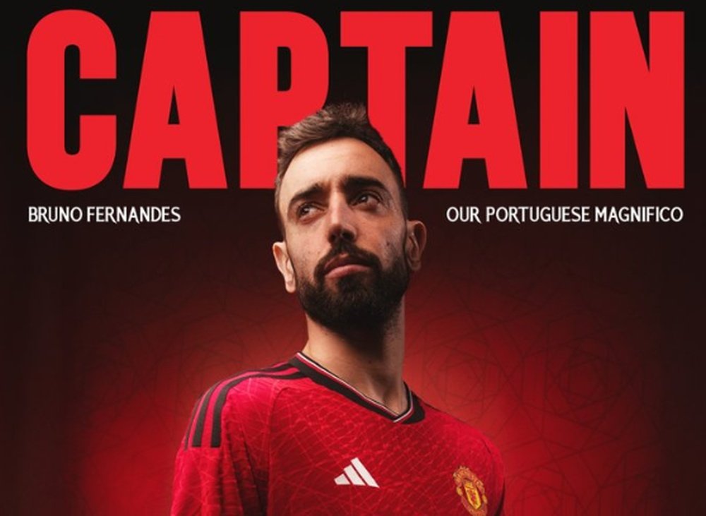 Bruno Fernandes takes the captain's armband from Harry Maguire. ManUtd